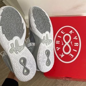 Kyrie Infinity ‘Wolf Grey’